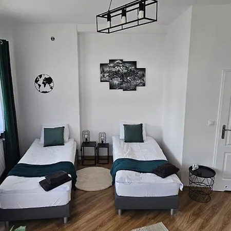 Проживание в семье Biala Perla House