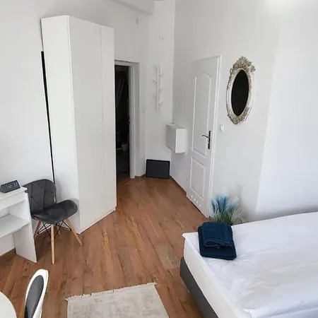 Проживание в семье Biala Perla House *